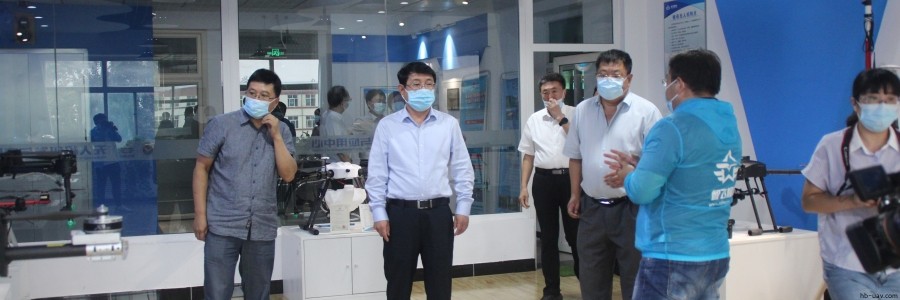 河北省農(nóng)業(yè)農(nóng)村廳王國(guó)發(fā)廳長(zhǎng)蒞臨河北智飛農(nóng)業(yè)科技有限公司 無人機(jī)研發(fā)與應(yīng)用中心